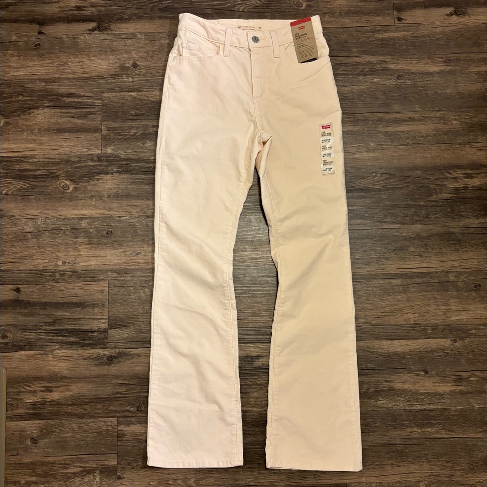 Brand New Levi’s High Rise Bootcut Cream Pants